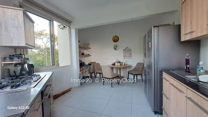 House / Villa - 5 bedrooms - Eb00e8ne - Ref. MA99468VE