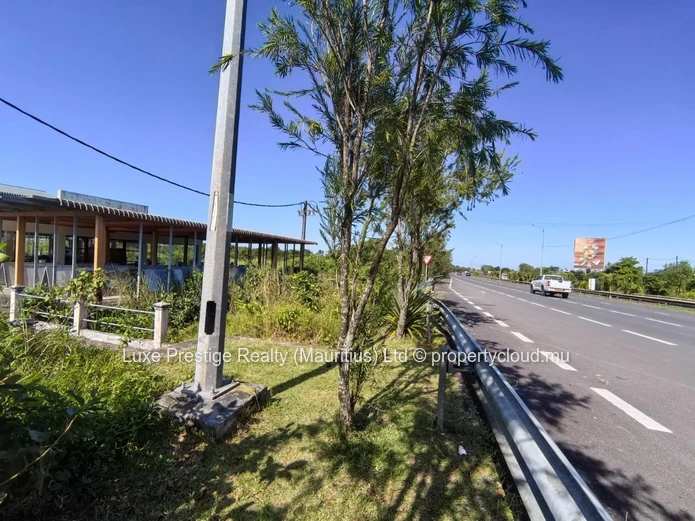 Immeuble Commercial de Premier Choix à Louer à Rose Belle | Visibilité Exceptionnelle depuis l’Autoroute | Idéal pour...