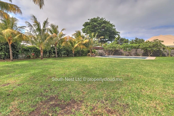 4-bed family house in a prestigious estate.
