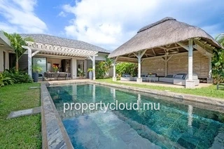 A vendre magnifique villa dans une residence accessible aux etrangers à Grand Baie, La Salette.