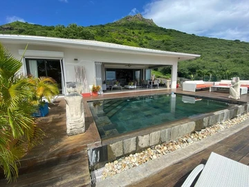 5 Bedroom Villa