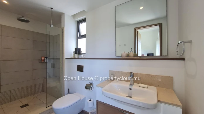 Mont Choisy Park in Grand Baie - IRS Apartment for sale 214m², 3 bedrooms, shared swimming pool, accessible to foreig...