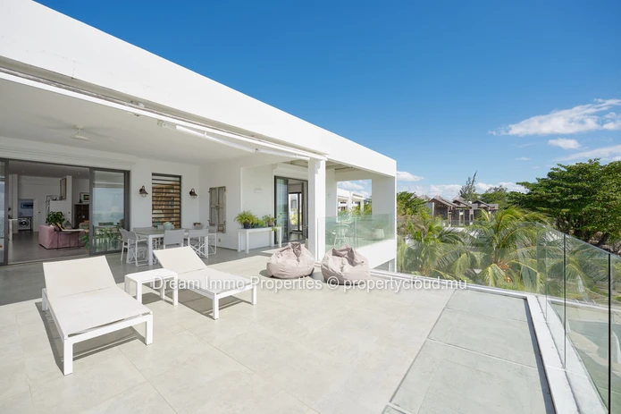 Sublime 3 Bedroom Beachfront Penthouse In Pereybere - Mauritius