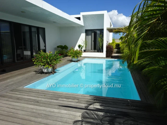 Brand new modern home with swimming pool close to local amenities