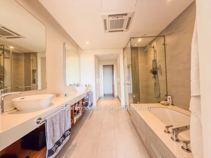 Appartement De Prestige 3 Chambres Avec Vue Mer & Montagne – Tamarin