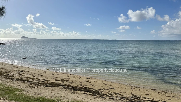 3 bedroom beachfront apartment in Grand Gaube