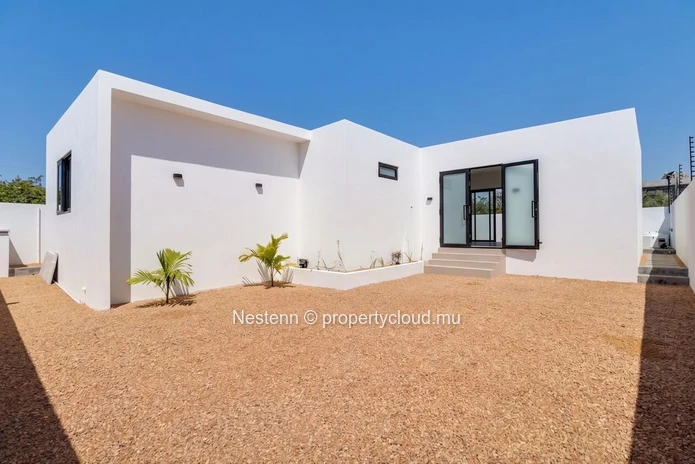 Maison moderne neuve avec piscine à Grand Baie