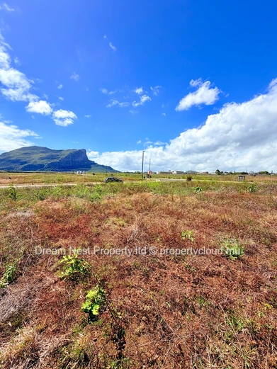 Terrain D’Angle Avec Belle Vue À Vendre – Lotissement Pierrefond Phase 1