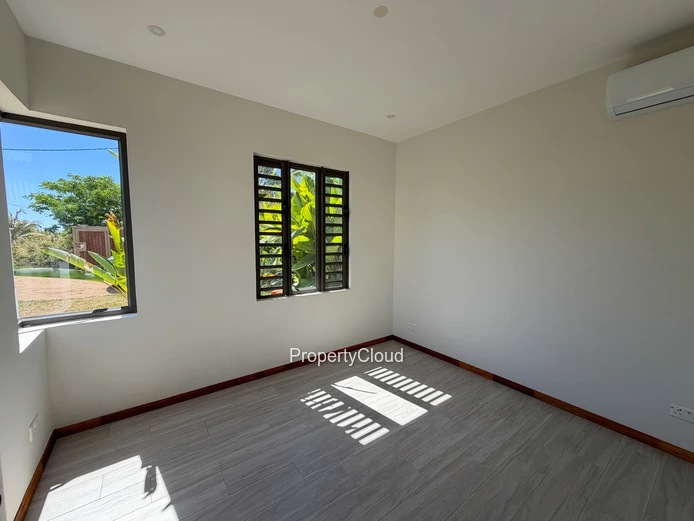 À Vendre | Maison Neuve Avec Piscine | 3 Chambres + Bureau Séparé + Espace De Rangement | Région De Mont Mascal | Rs ...