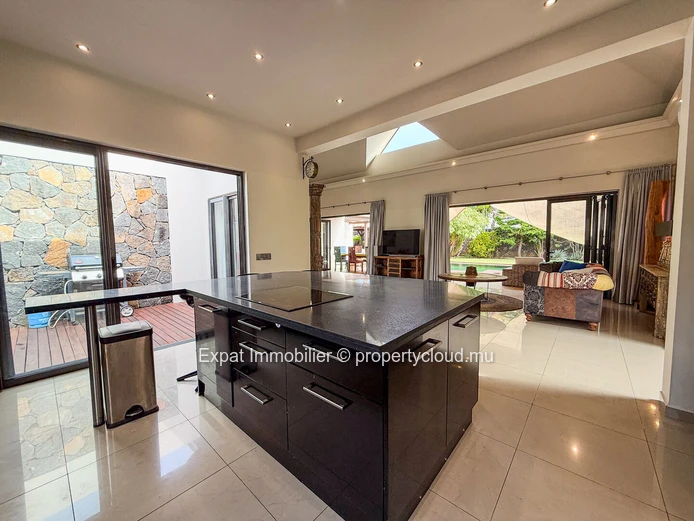 Exceptional Single-Storey 4-Bedroom Villa With Swimming Pool And Large Landscaped Garden – Grand Baie