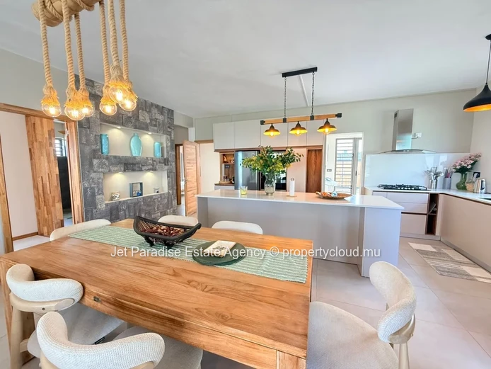 Villa moderne à deux étages dans une résidence sécurisée