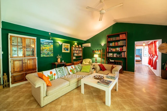 Péreybère - Charmante maison familiale avec studio et grand terrain tropical arboré