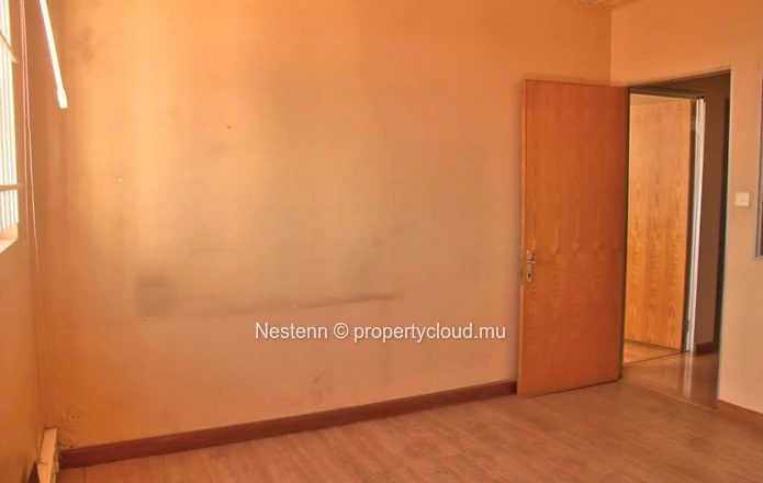 Commercial premises in Port Louis of 65 m²