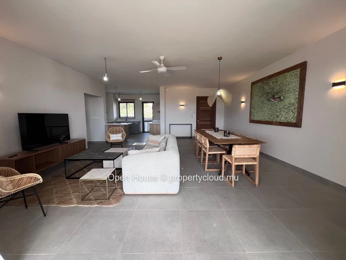 Appartement PDS à louer, Trou aux Biches, 300m de la plage, 153m², 3 chambres, piscine, meublé, jardin.