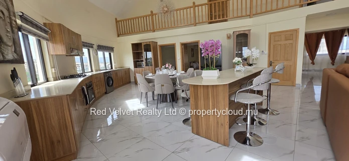 Penthouse de luxe 4 chambres avec vue sur l'océan et grande terrasse – Flic en Flac | Rs 80,000