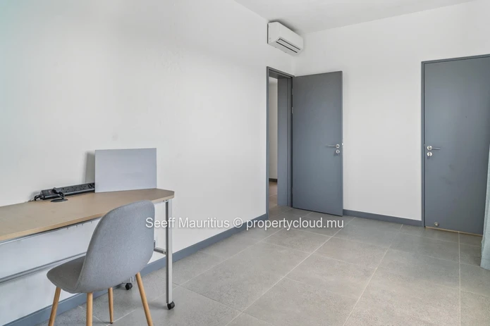 Retraite Penthouse Sereine avec Piscine et Bar