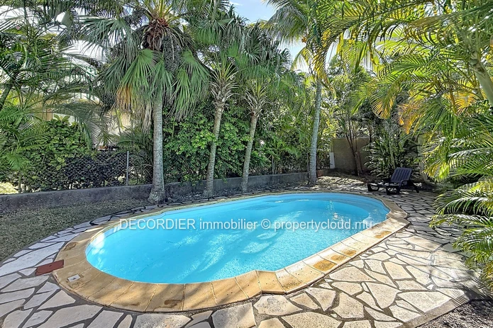 A Spacious House with a Swimming Pool in Saint-Antoine