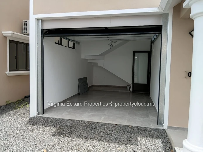 Duplex 3 ch meublé avec piscine, complexe résidentiel – Pereybere