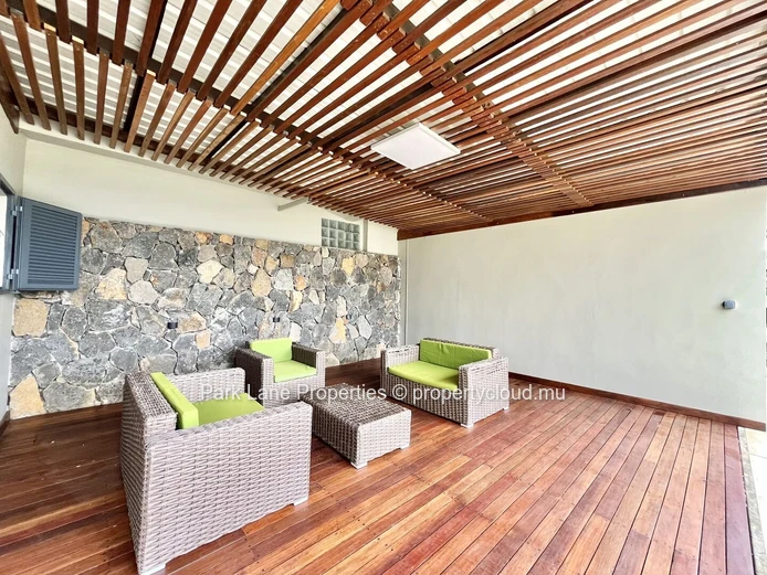 Maison moderne de 450 m² à vendre à Coral Residence, Vieux Grand Port