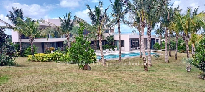 Magnifique et exclusive villa neuve à vendre dans le réputé Anahita Golf Resort, Beau Champ.
