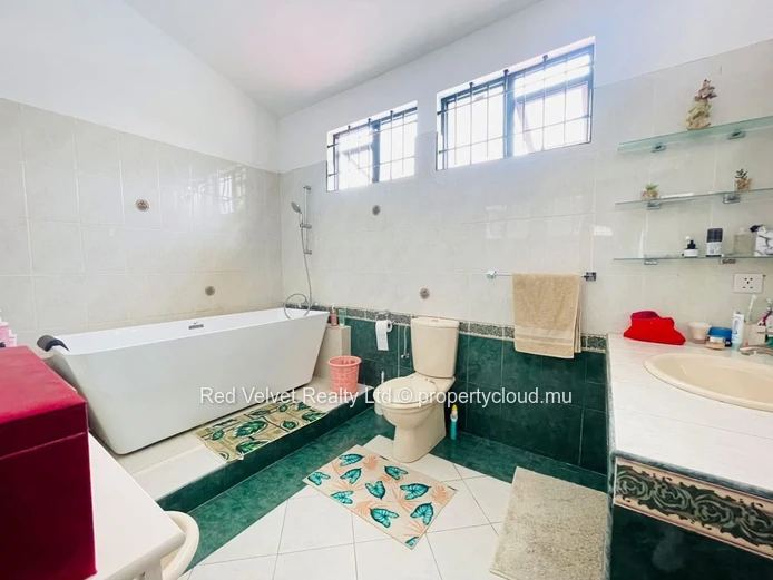 Charming House for Rent in Pointe aux Canonniers | Private Pool & Lush Garden