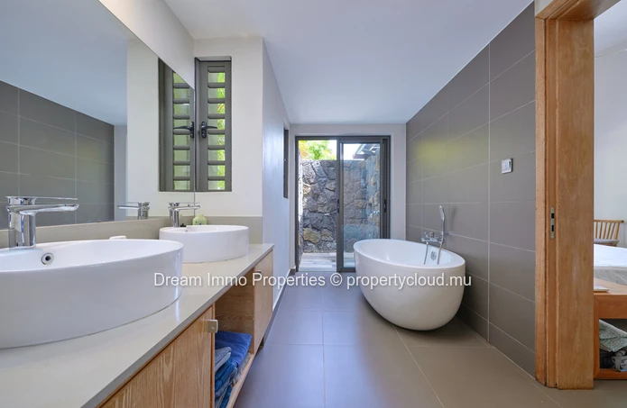 Splendid 3-Bedroom Villa Close To The Beach In Grand Baie – Mauritius