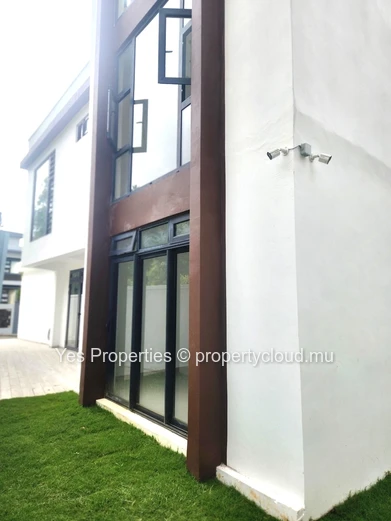 FOR SALE :  5-Bedroom Townhouse – Floréal – Rs – CALL 