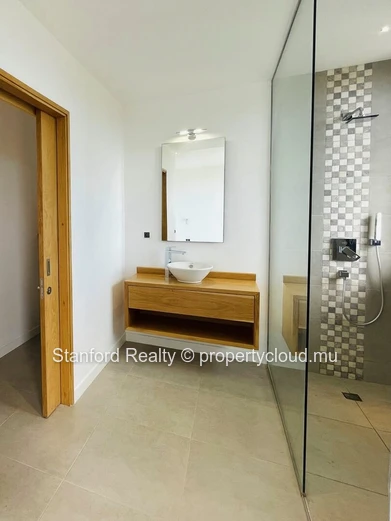 Villa de luxe de 5 chambres avec piscine privée et vue imprenable à Akasha