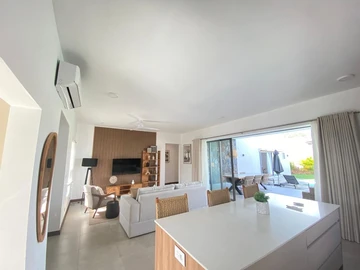 4 Bedroom Villa