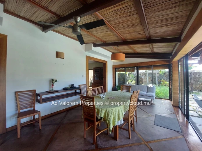 Maison à louer à Providence-sur-Mer – Vue mer & cadre côtier exclusif