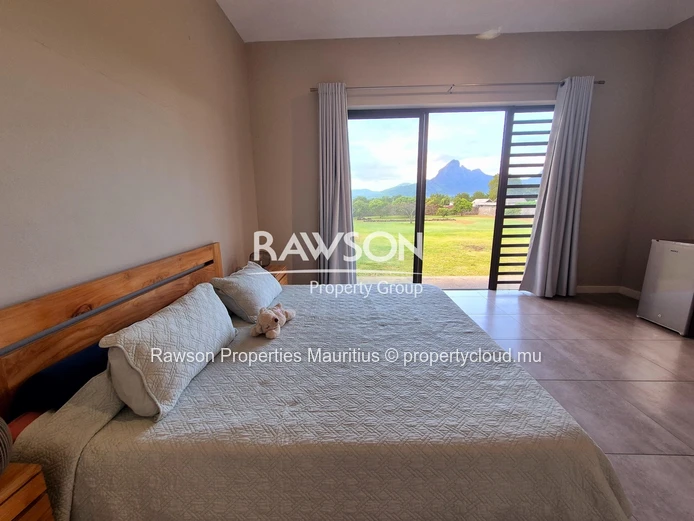 Maison d’Exception de 4 Chambres à Louer | Domaine Sécurisé à Tamarin | Vue sur les Montagnes & Jardin de 4 221 m² 