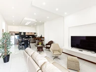 Stunning 3-Bedroom Apartment in Trianon - Perfect Family Home!