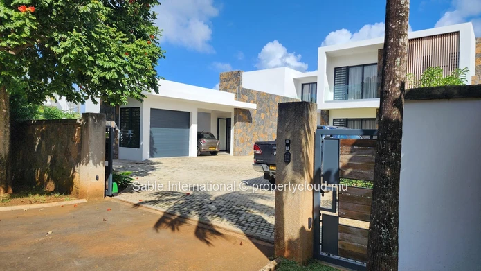 Villa de luxe avec piscine privée à Roches Noires! Entièrement meublée.