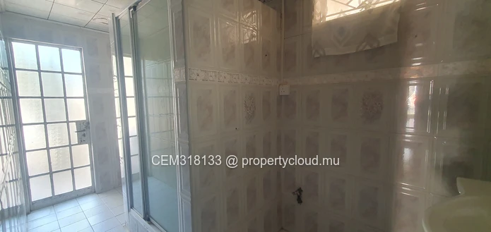 Terrain Résidentiel & Commercial 21 Perches à Vendre – Beau Séjour, Quatre-Bornes 