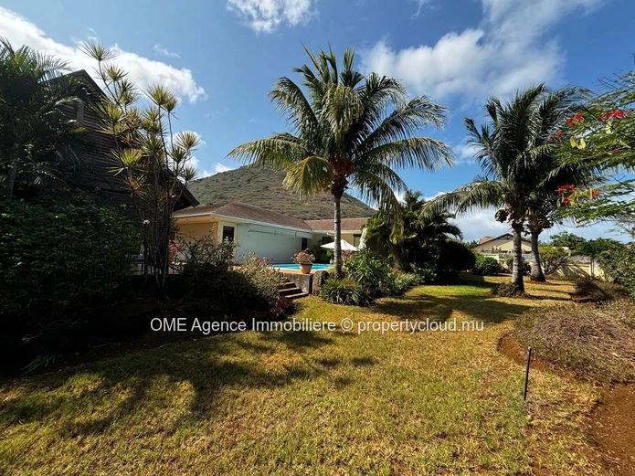 TAMARIN - Spacious villa with mountain views - 3 Bedrooms