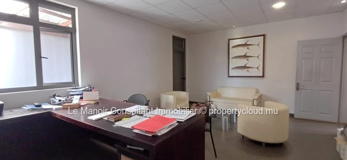 Batiment Industriel avec Bureaux
