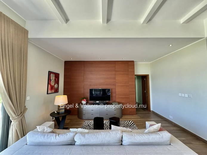 Magnificent 4-bedroom Penthouse, tastefully decorated and furnished with care.