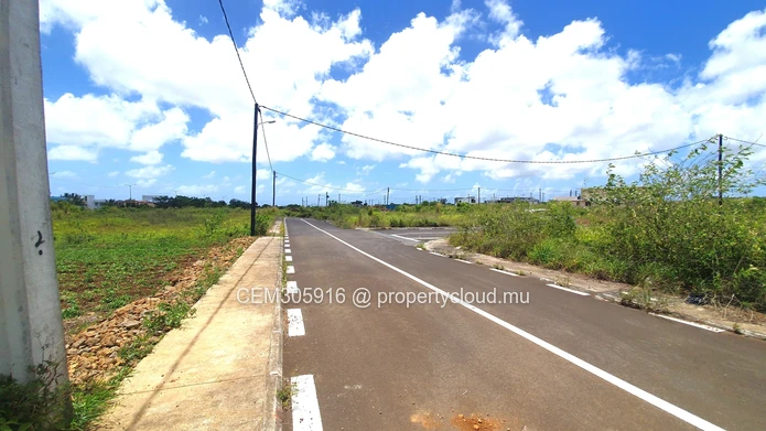 Terrain Commercial et Résidentiel à Vendre – Lotissement Rose Belle | 10,75 Perches 