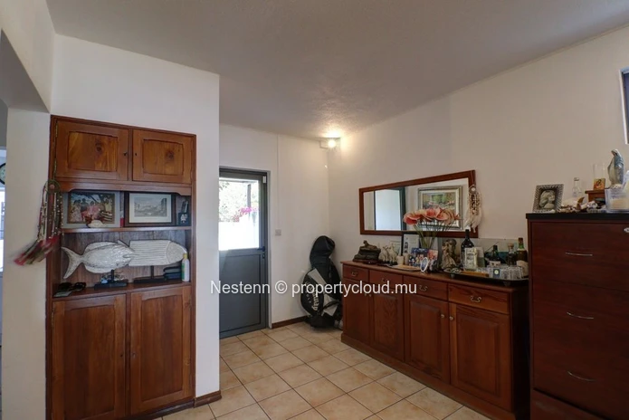  Maison pieds dans l'eau semi-meublée 3 chambres – Vivre au bord de l'océan en long terme
