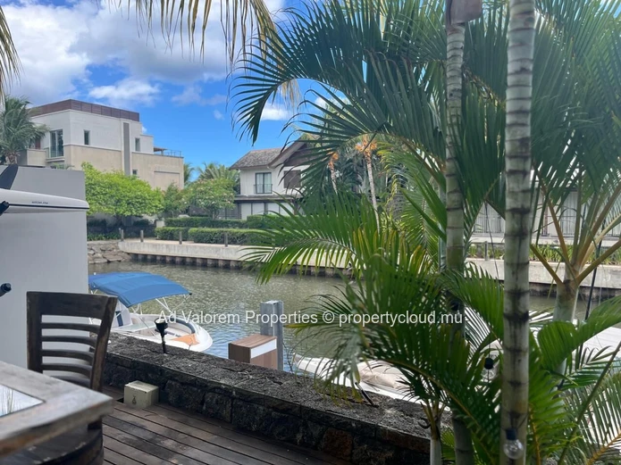 Appartement Townhouse Moderne à Vendre – La Balise Marina, Rivière Noire