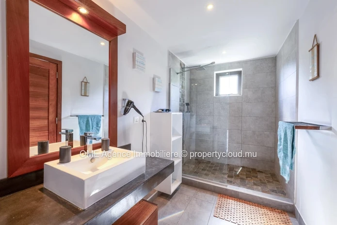 LA PRENEUSE - Your private oasis: Stunning 5-bedroom villa
