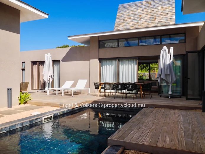 Tropical Luxury Living on the North-West Coast
