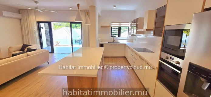 Découvrez ce magnifique appartement de 199 m², meublé et équipé, situé à Moka. Profitez d'une vue spectaculaire et di...