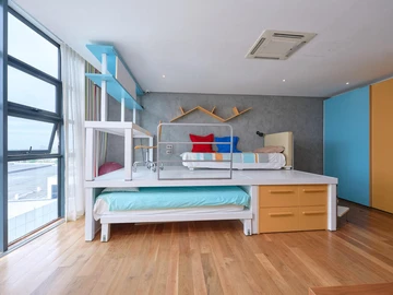 6 Bedroom Villa