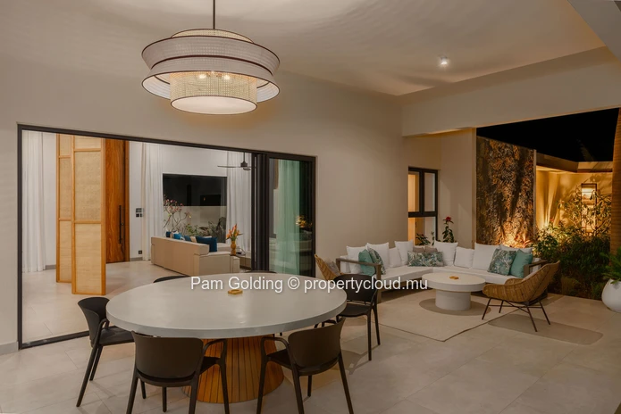 Villa de Luxe à Vendre à Anahita Mauritius | Vue Golf, Accès Mer & Piscine Privée