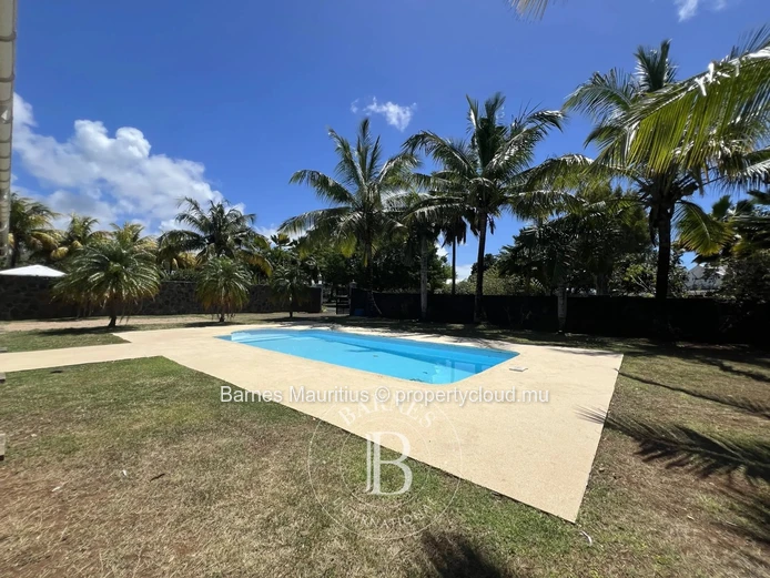ROCHES NOIRES – Bright Villa in a Secure Estate, Close to Azuri