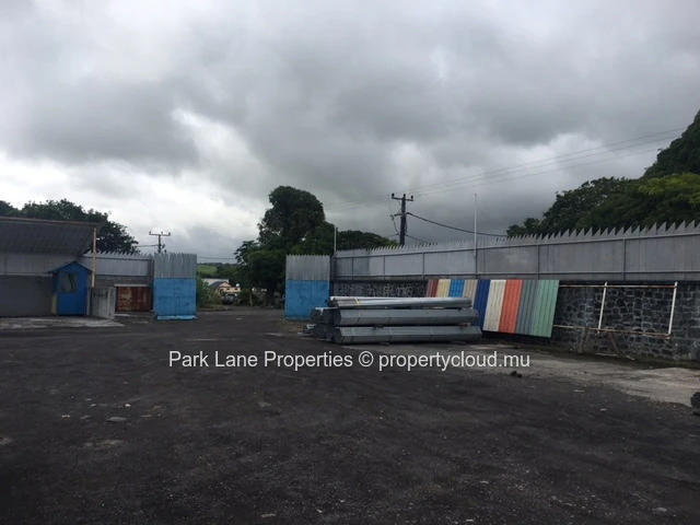 Entrepôt à Rose Belle pas loin de l'aeroport et de Curepipe !