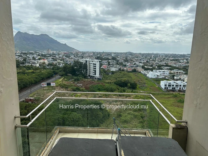 Superbe penthouse sur deux niveaux à vendre à Quatre Bornes