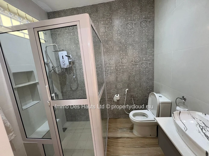 Brand-New Ground Floor Apartment in Forest Side 