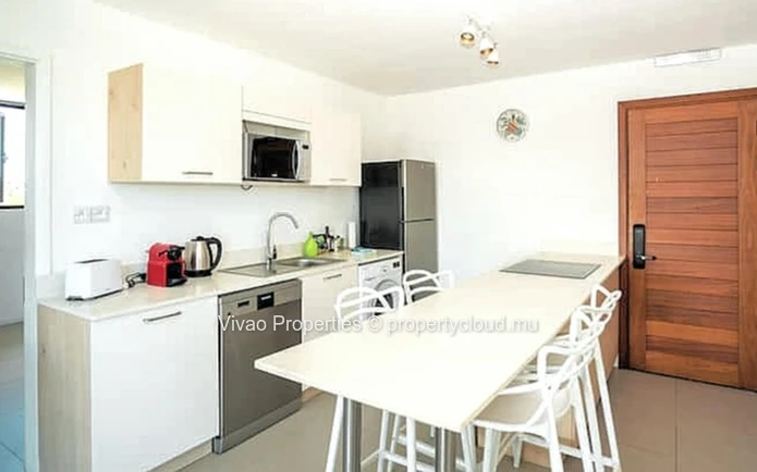 Building for sale in Trou aux Biches, 780m² living space, 671m² of land, shared pool, close to the beach and shops, 8...